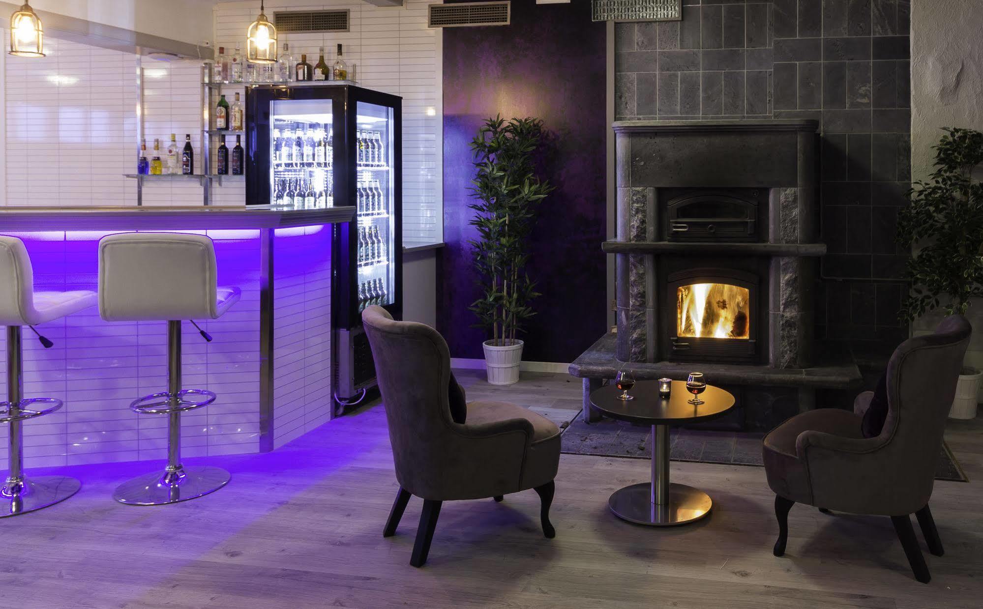 Hotell Restaurang Naemforsen Näsåker Εξωτερικό φωτογραφία